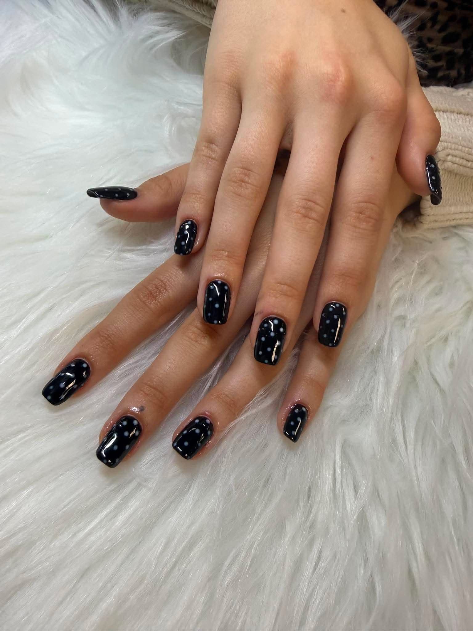 Glossy Polka Dot Nails ✨🖤